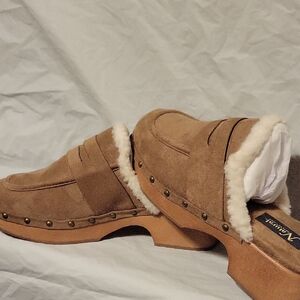 Natural Reflections Tan Suede Women's Platform Clogs with Sherpa Lining Size 9M